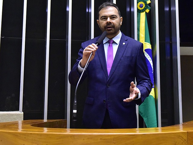 Deputado quer metade das vagas do ITA para alunos da rede pública