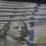 Qual a tendência do dólar para amanhã?