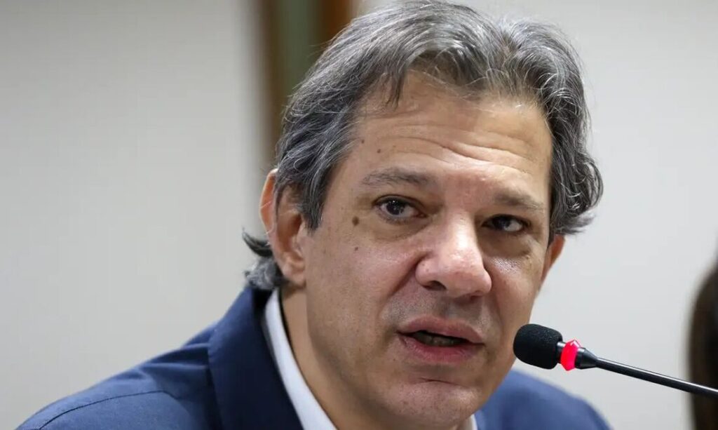 Haddad: Lula deve decidir sobre isenção do IR para quem ganha até R$ 5 mil no futuro próximo