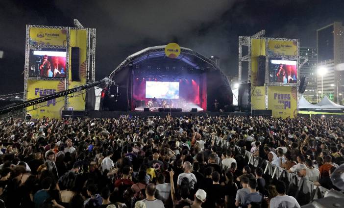 Duda Beat, Rayane Fortes e Maneva levam multidão à última noite do Férias na PI