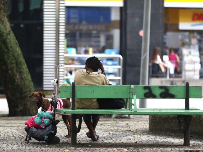 Lei que cria política de trabalho digno para população de rua é sancionada