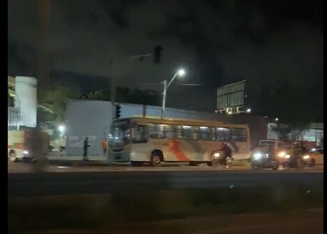 Passageiro é morto a facadas dentro de ônibus em Fortaleza