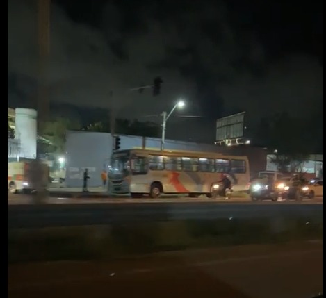 Passageiro é morto a facadas dentro de ônibus em Fortaleza