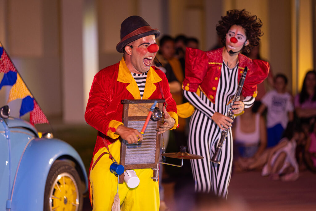 Projeto Comicidade em Foco leva apresentações circenses à Universidade das Artes em Fortaleza