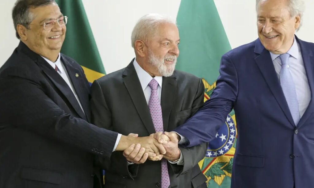 Lula anuncia Ricardo Lewandowski como novo ministro da Justiça e Segurança Pública