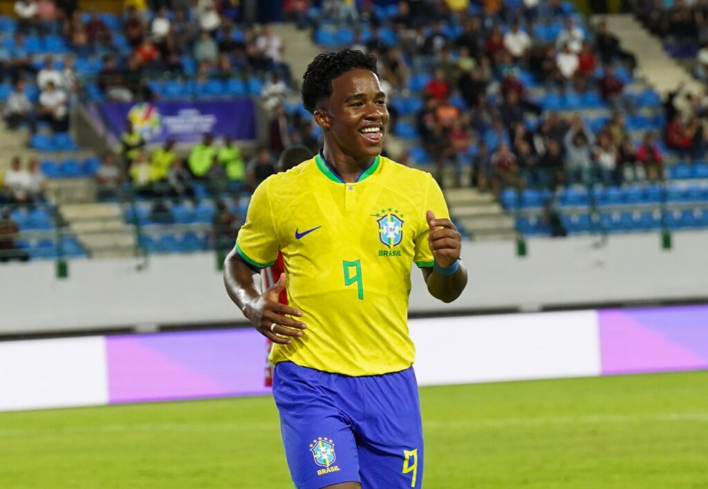 Com gols de Endrick e John Kennedy, Seleção Brasileira Sub-23 vence Colômbia 