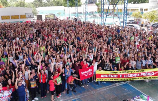 Professores de Fortaleza aprovam estado de greve por reajuste salarial e buscam acordo com a Prefeitura