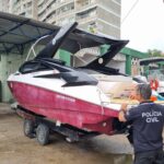 Lavagem de dinheiro: Polícia apreende oito carros de luxo, lancha e imóvel
