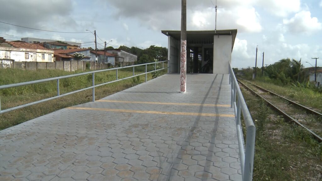 Dois homens roubam arma de vigilante em estação de metrô em Fortaleza