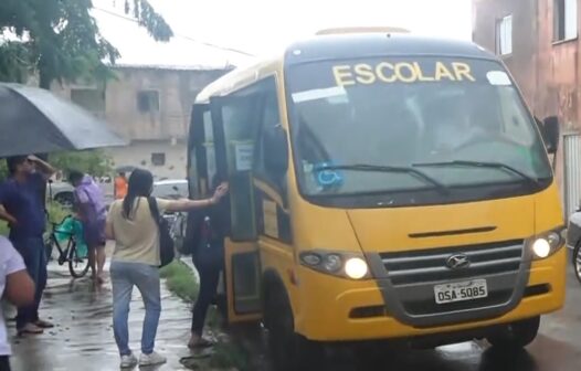 Escola em Fortaleza disponibiliza um micro-ônibus para transportar 380 alunos