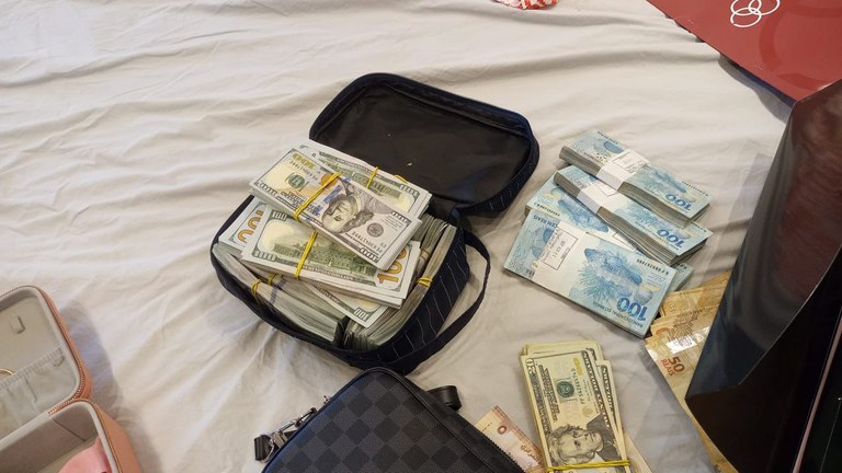 PF apreende 220 mil dólares em mansão de russo suspeito de lavagem de dinheiro com criptomoedas, no Ceará