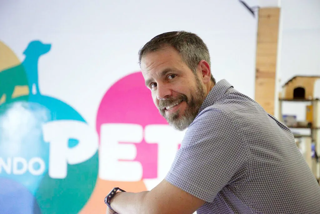 Conexões recebe Luis André Bastos, fundador da Mundo Pet Brasil, nesta segunda (5)