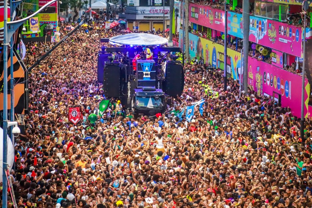 Carnaval de Salvador 2024: assista ao vivo hoje, terça-feira (13/02)