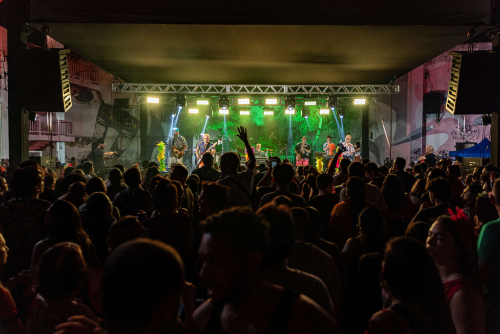 Bloco Chão da Praça encerra pré-carnaval em Fortaleza nesta quinta-feira (8)