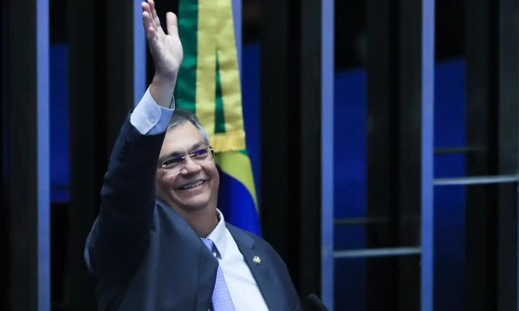 Flávio Dino promete atuar pela harmonia entre os poderes em último discurso no Senado