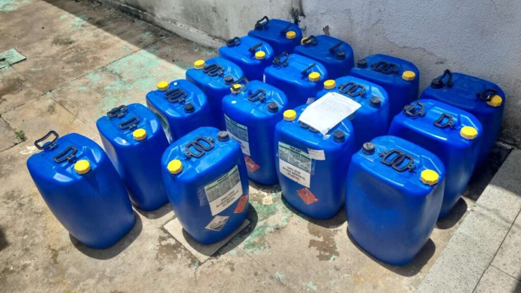 Homem é preso com 800 litros de gasolina três dias depois de abastecer em posto e fugir sem pagar