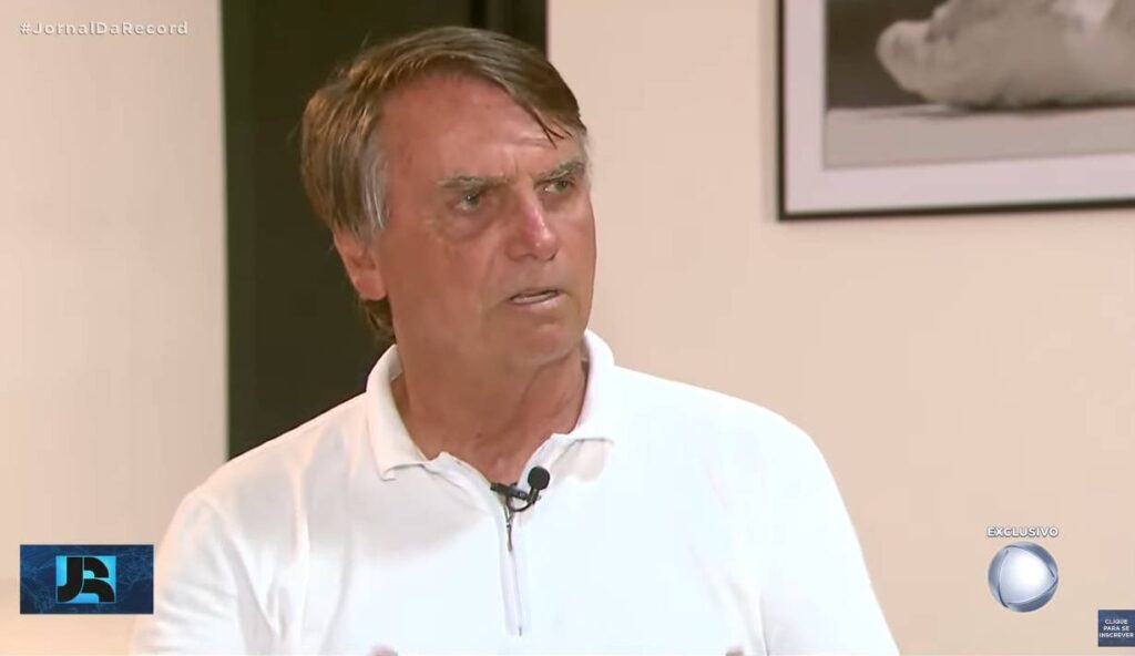 Bolsonaro critica ações da PF, nega tentativa de golpe e fala sobre possível prisão