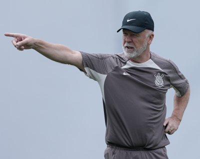 Corinthians anuncia a demissão de Mano Menezes do cargo de técnico do clube