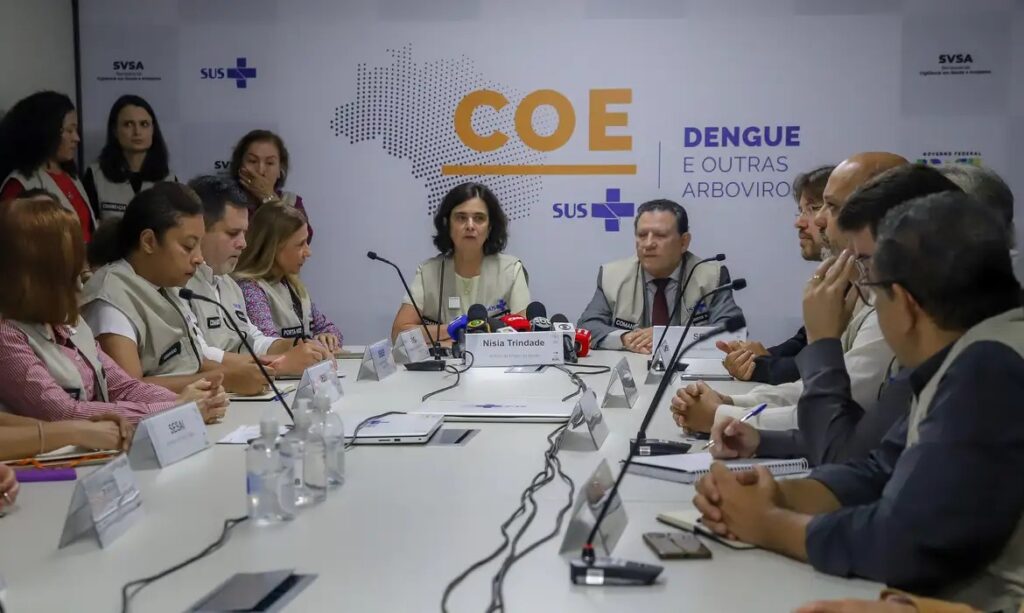 Ministério da Saúde estuda expansão da oferta da vacina contra dengue no Brasil