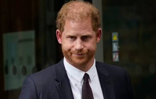 Príncipe Harry irá ao Reino Unido para visitar Charles III após diagnóstico de câncer do pai