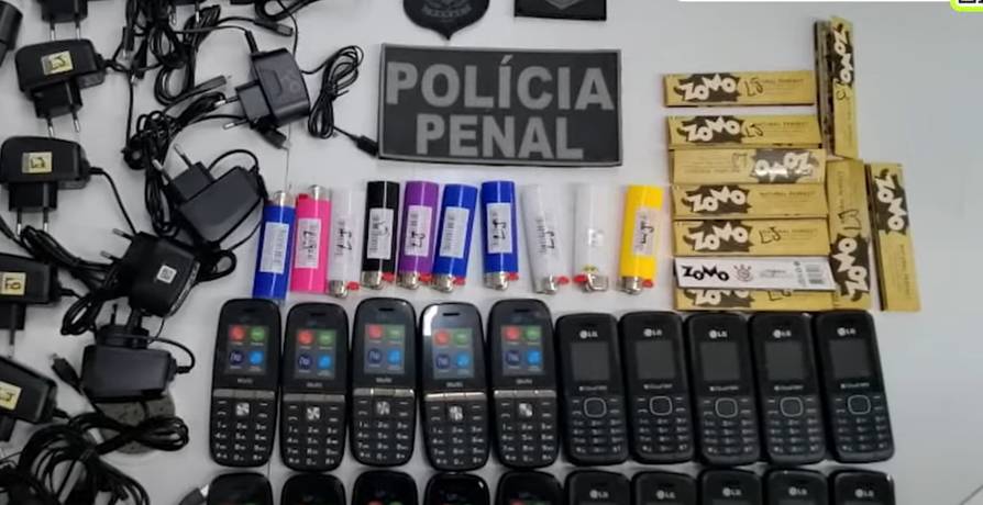 Homem é preso tentando arremessar 20 celulares para dentro de presídio em Itaitinga