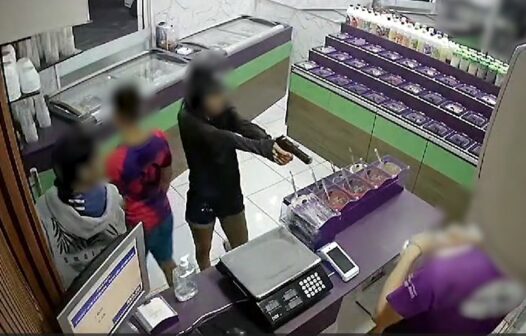 Quatro adolescentes são apreendidos após assalto em loja de açaí em Fortaleza