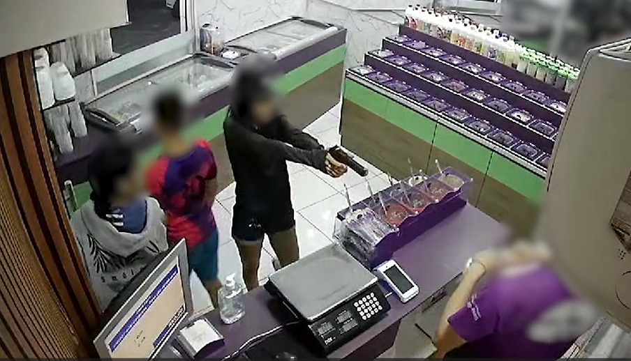 Quatro adolescentes são apreendidos após assalto em loja de açaí em Fortaleza