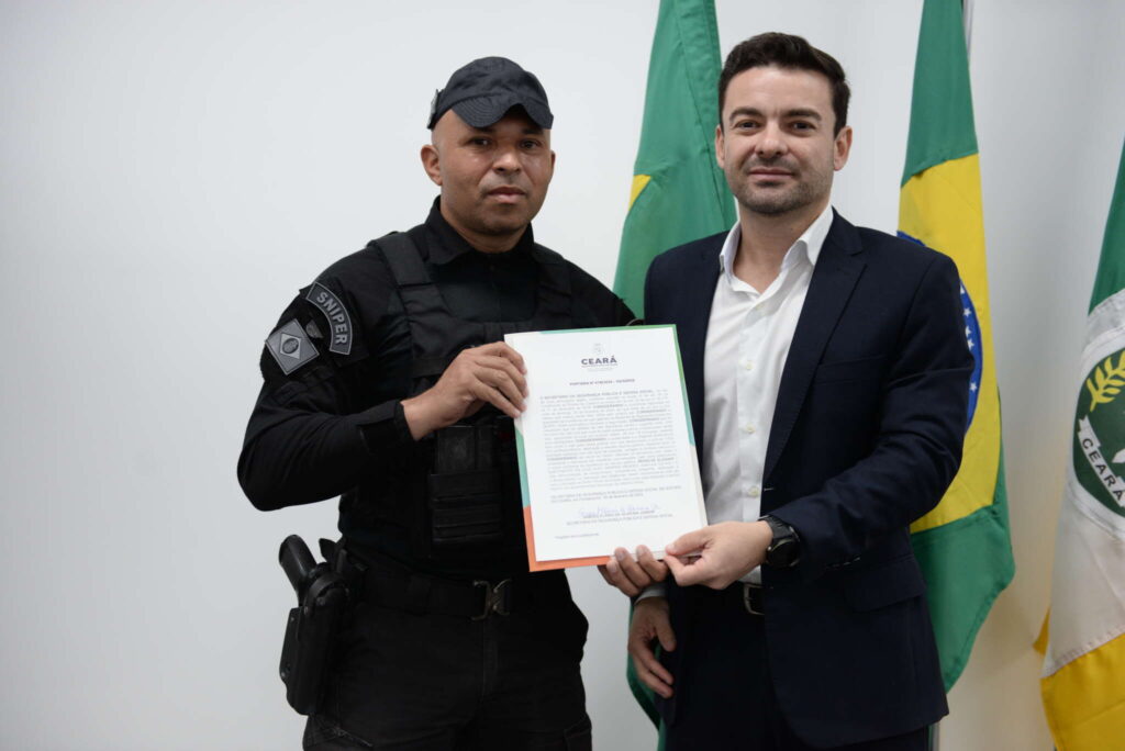 Atirador de elite é homenageado após ação que salvou bebê feita refém em Fortaleza