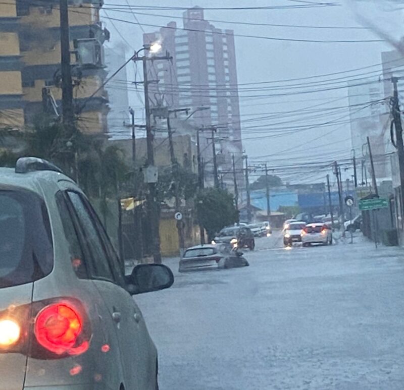 157 municípios do Ceará estão em alerta de chuvas intensas até domingo (16), diz Inmet