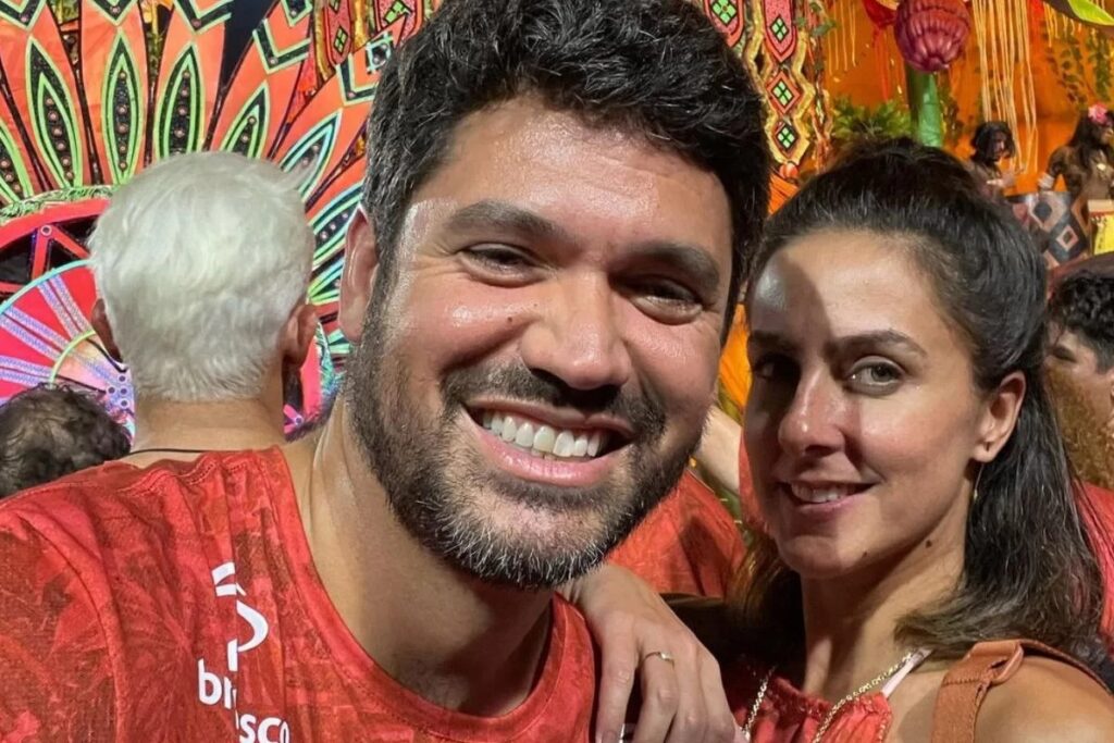 Marcelo Courrege e Carol Barcellos assumem namoro no Carnaval 