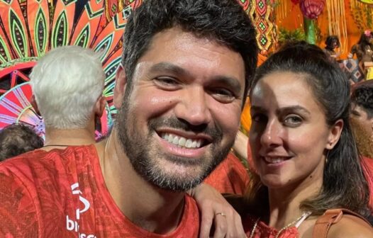 Marcelo Courrege e Carol Barcellos assumem namoro no Carnaval 