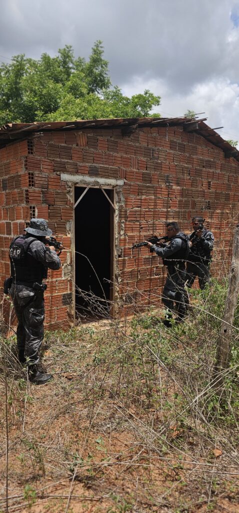 Policiais penais do Ceará se juntam às buscas por fugitivos de presídio de Mossoró