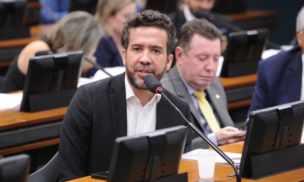 Fux autoriza quebra de sigilo bancário e fiscal de deputado André Janones