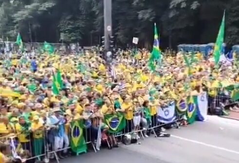 Apoiadores de Bolsonaro começam a chegar para ato na Avenida Paulista