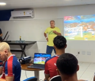 Zico dá palestra para jovens da categoria de base do Fortaleza