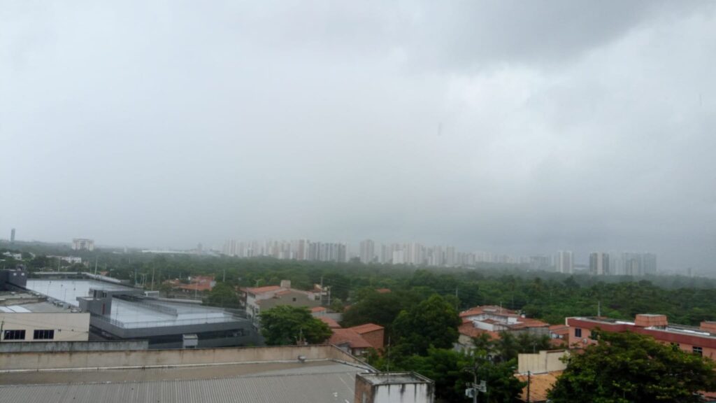 Ceará sob risco de chuvas intensas no fim de semana, diz Inmet