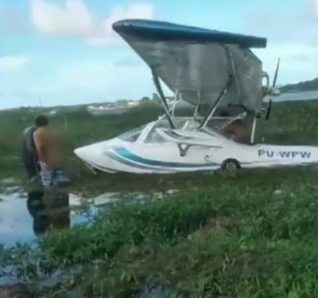 Avião tem problema no motor e faz pouso de emergência em rio no Ceará