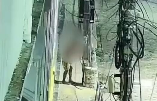 Homem é flagrado furtando fios de cobre no Centro de Fortaleza e é preso