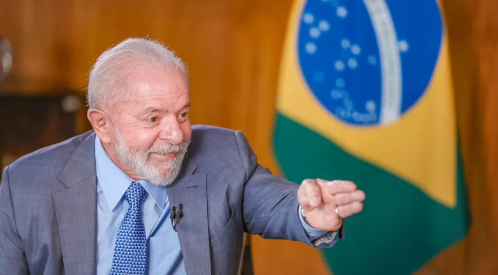 Lula diz que Brasil está polarizado ‘entre duas pessoas’ e que PL de Bolsonaro não existe