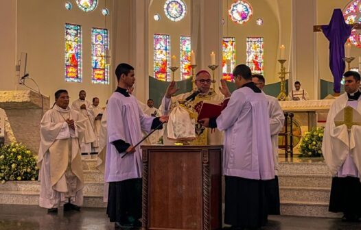 Quinta-Feira Santa: Missa dos Santos Óleos reúne presbíteros e fiéis na Catedral de Fortaleza