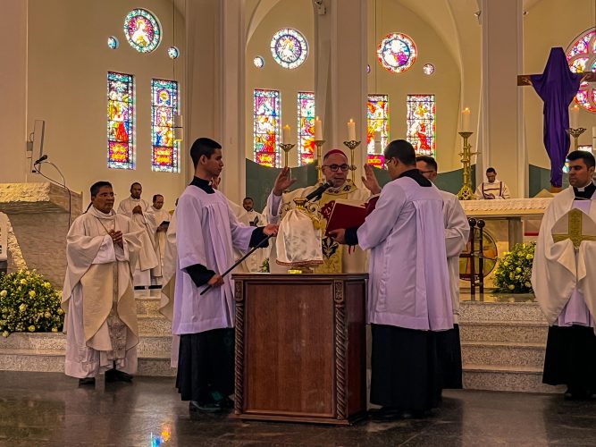 Quinta-Feira Santa: Missa dos Santos Óleos reúne presbíteros e fiéis na Catedral de Fortaleza