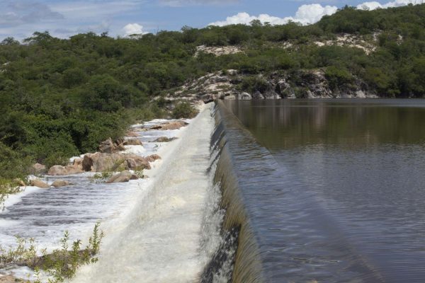 Sobre para 13 o número de açudes sangrando no Ceará, após chuvas