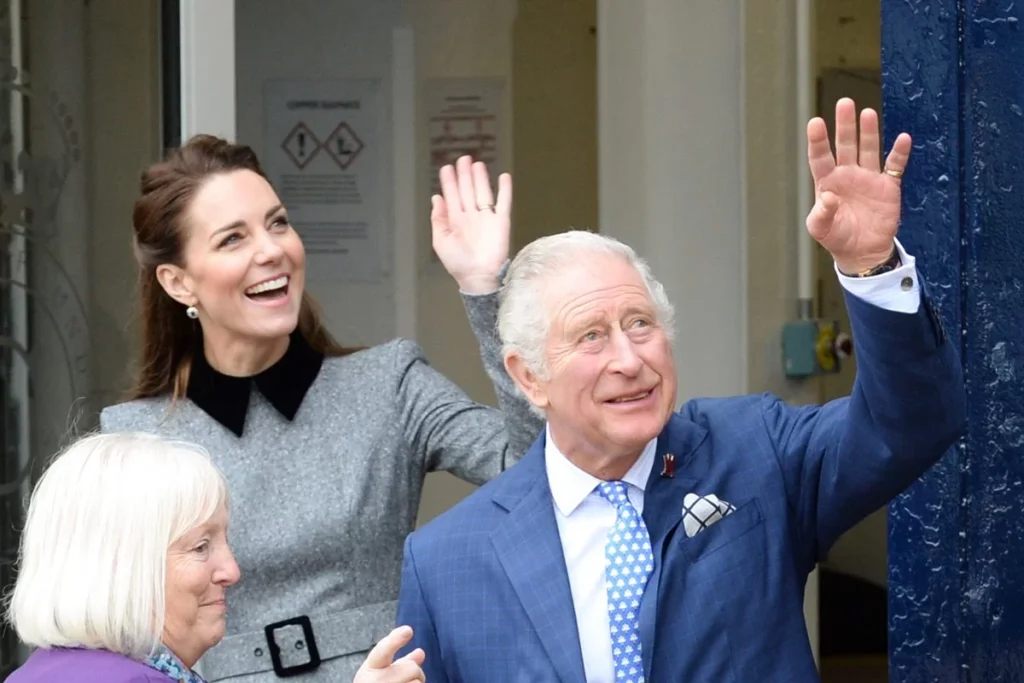 Rei Charles e Kate Middleton descobrirem câncer quase na mesma época