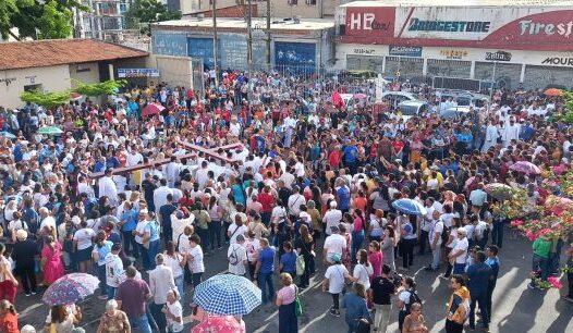 13ª Caminhada Penitencial reúne multidão em Fortaleza neste domingo (3)