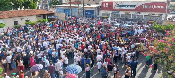 13ª Caminhada Penitencial reúne multidão em Fortaleza neste domingo (3)