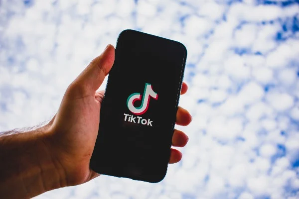 EUA diz que China pode usar TikTok para influenciar eleições de 2024