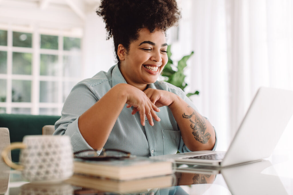 Estudos revelam que mulheres preferem home office e que modalidade não afeta a produtividade