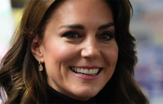 Kate Middleton doou cabelos para perucas de crianças com câncer