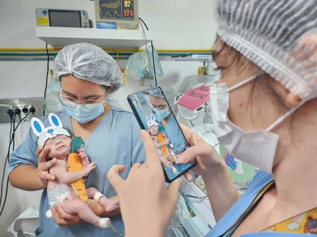 Hospital realiza sessão de fotos de Páscoa com bebês