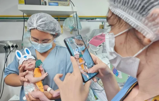 Hospital realiza sessão de fotos de Páscoa com bebês